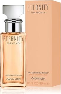 Flacon perfum CALVIN KLEIN Eternity for Women Eau de Parfum Intense w kolorze nude rose na białym tle z eleganckim opakowaniem marki
