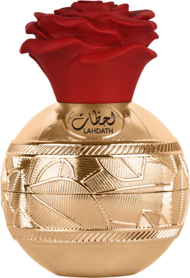 Lattafa Pride Lahdath woda perfumowana 80ml w różowo-złotym flakonie z czerwoną różą jako zatyczką na białym tle