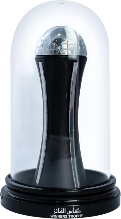 Flacon wody perfumowanej Lattafa Winners Trophy Silver 100ml dla mężczyzn na białym tle z eleganckim srebrnym opakowaniem marki Lattafa
