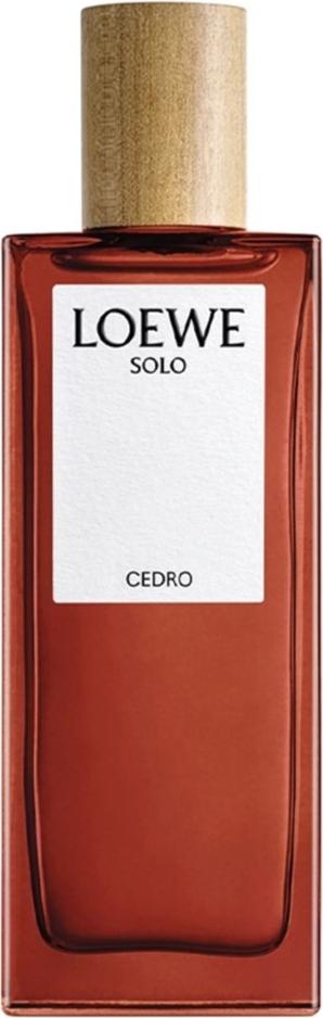 Elegancki ciemnoczerwony flakon wody toaletowej Loewe Solo Cedro dla mężczyzn z drzewnymi nutami cedru i lawendy na białym tle