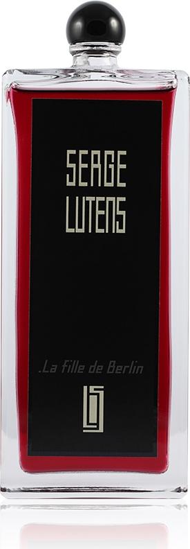 Flacon wody perfumowanej Serge Lutens La Fille de Berlin 50ml z kolekcji Noire na białym tle z eleganckim opakowaniem marki